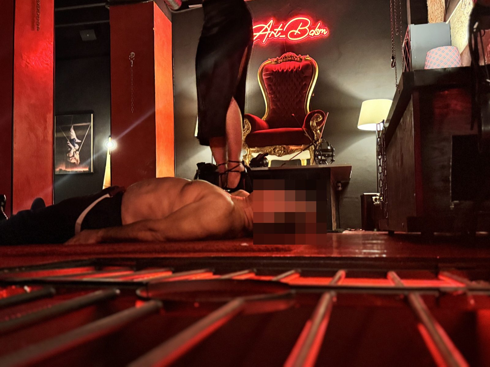 La sala del trono durante una sesión